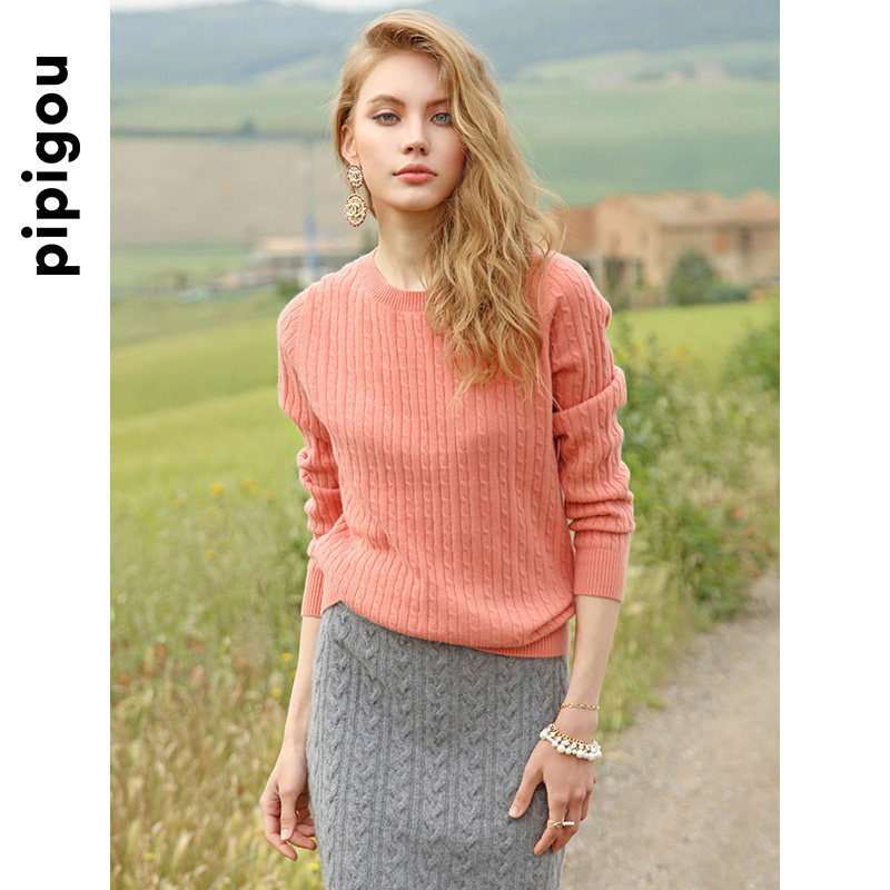 皮皮狗新款圆领纯羊绒衫女复古时髦绞花女针织打底套头衫毛衣