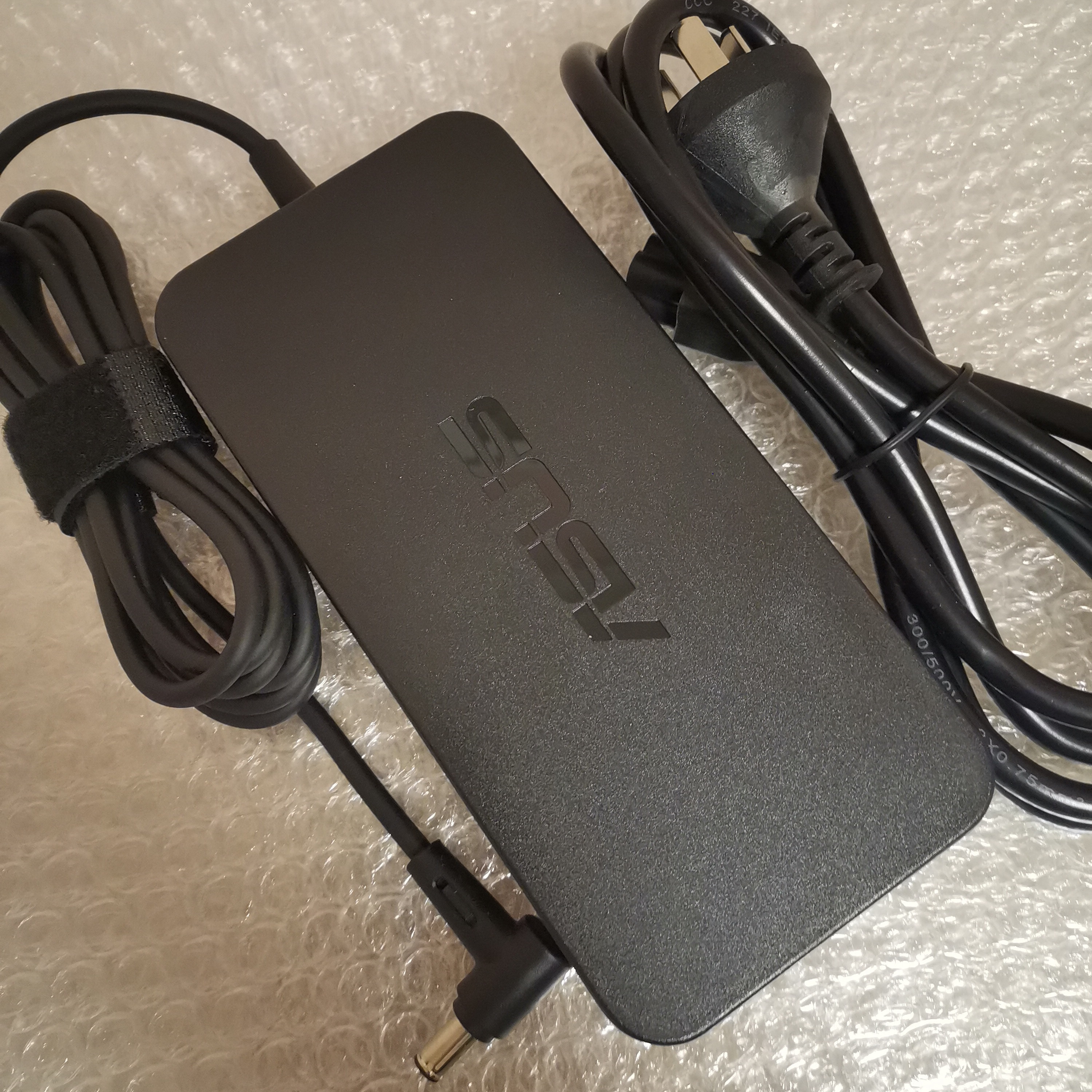 华硕飞行堡垒7代笔记本FX95G/D FX706L电源适配器150W充电20V7.5A