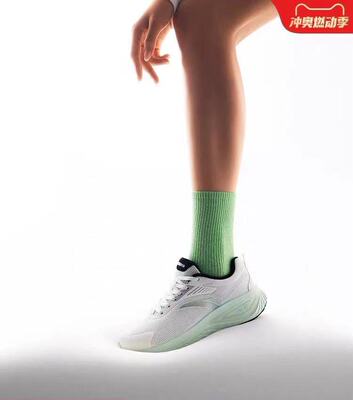 安踏女生透气网面跑步鞋