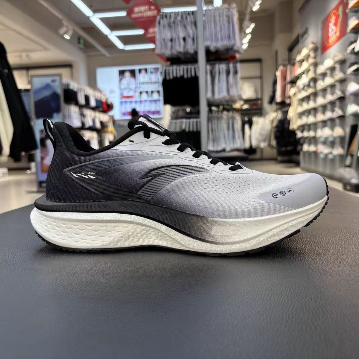 安踏马赫5代SE丨PG7跑步鞋