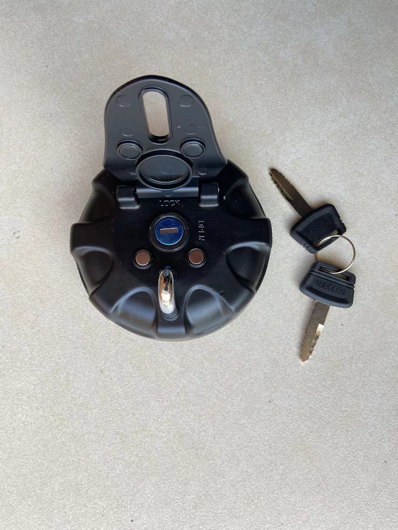 新源挖掘机柴油箱盖带锁