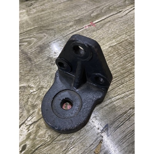 新源轮式挖掘机上传动箱固定支架