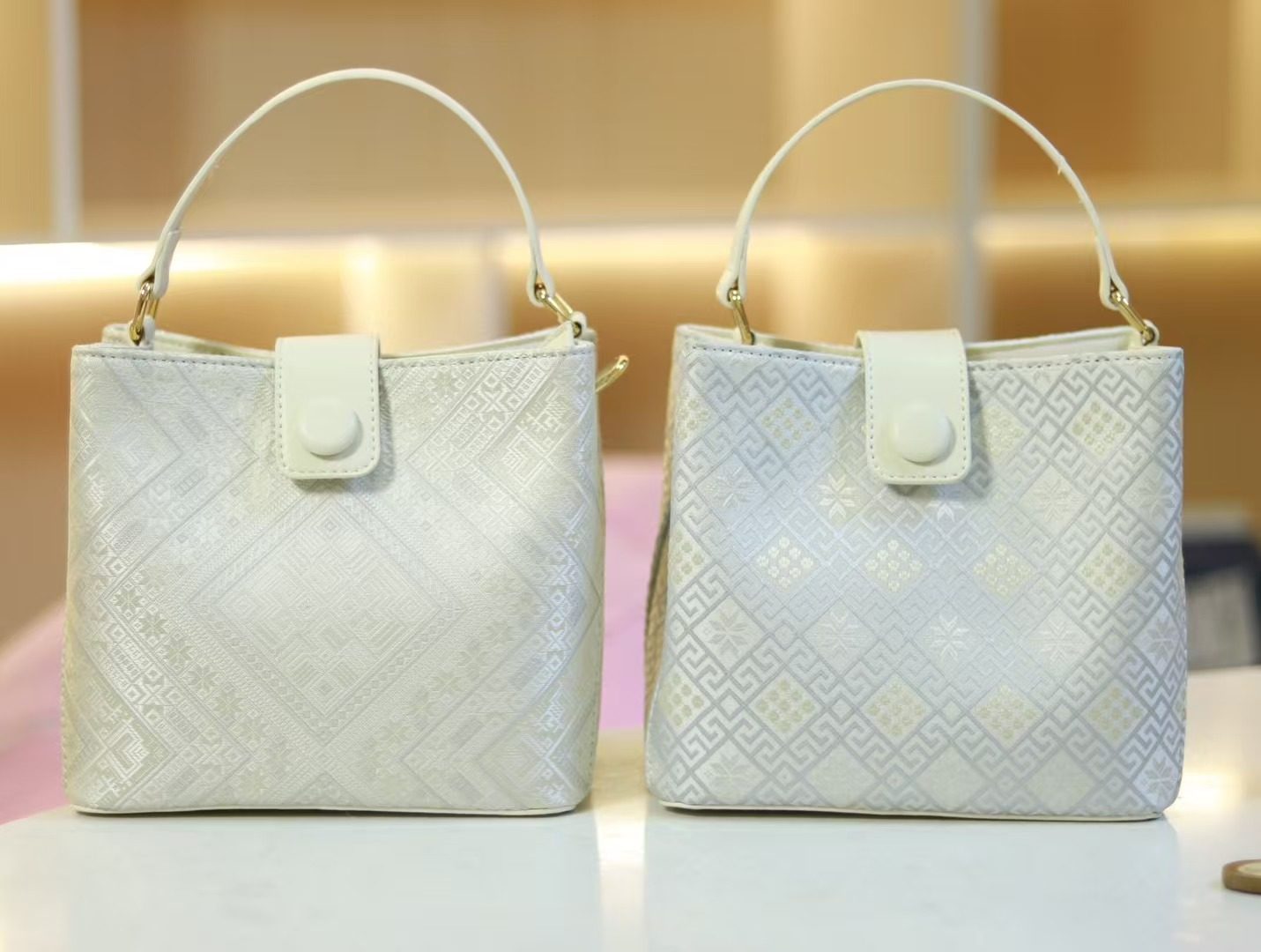 广州非遗壮锦爆款小包包女夏天百搭时尚斜挎包韩版菱格水桶包,箱包皮具/热销女包/男包,水桶包,淘宝优惠券,粉丝福利购,淘宝优惠卷