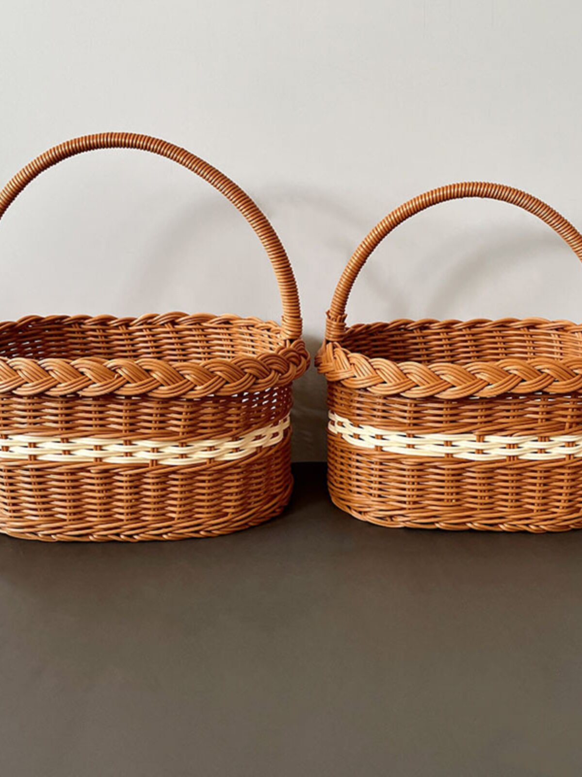 중국 발렌타인 데이 꽃꽂이 휴대용 꽃 바구니 TUO 원형 보관 바구니 기념품 모조 등나무 직조 홈 테이블 바구니 인터 컬러 바구니