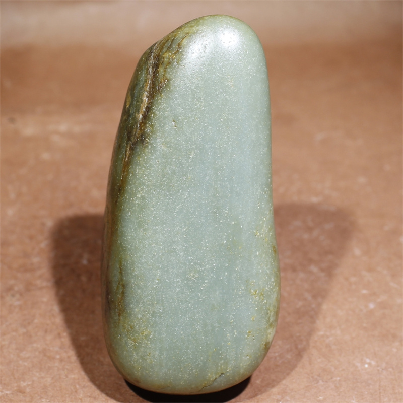 191克真皮青玉籽料原石手把件新疆和田玉天然玉石雕刻料僵皮摆件