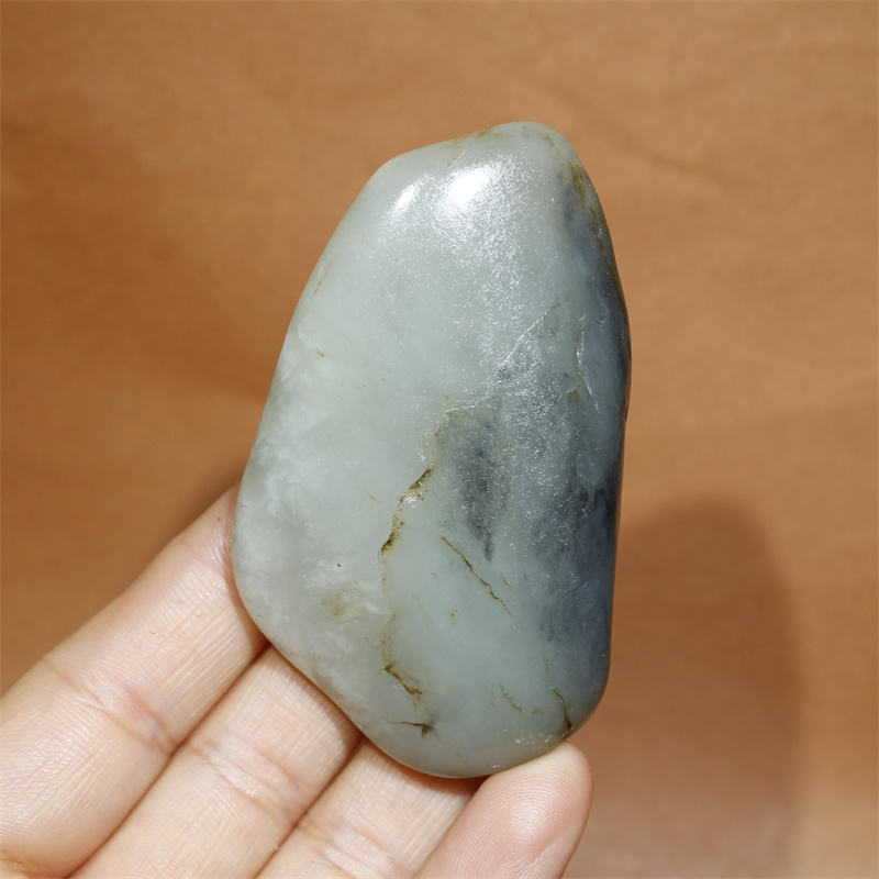 68克青花籽料原石把件天然玉石