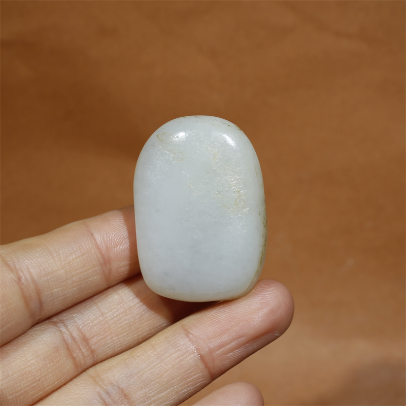 24克好型白玉籽料原石吊坠