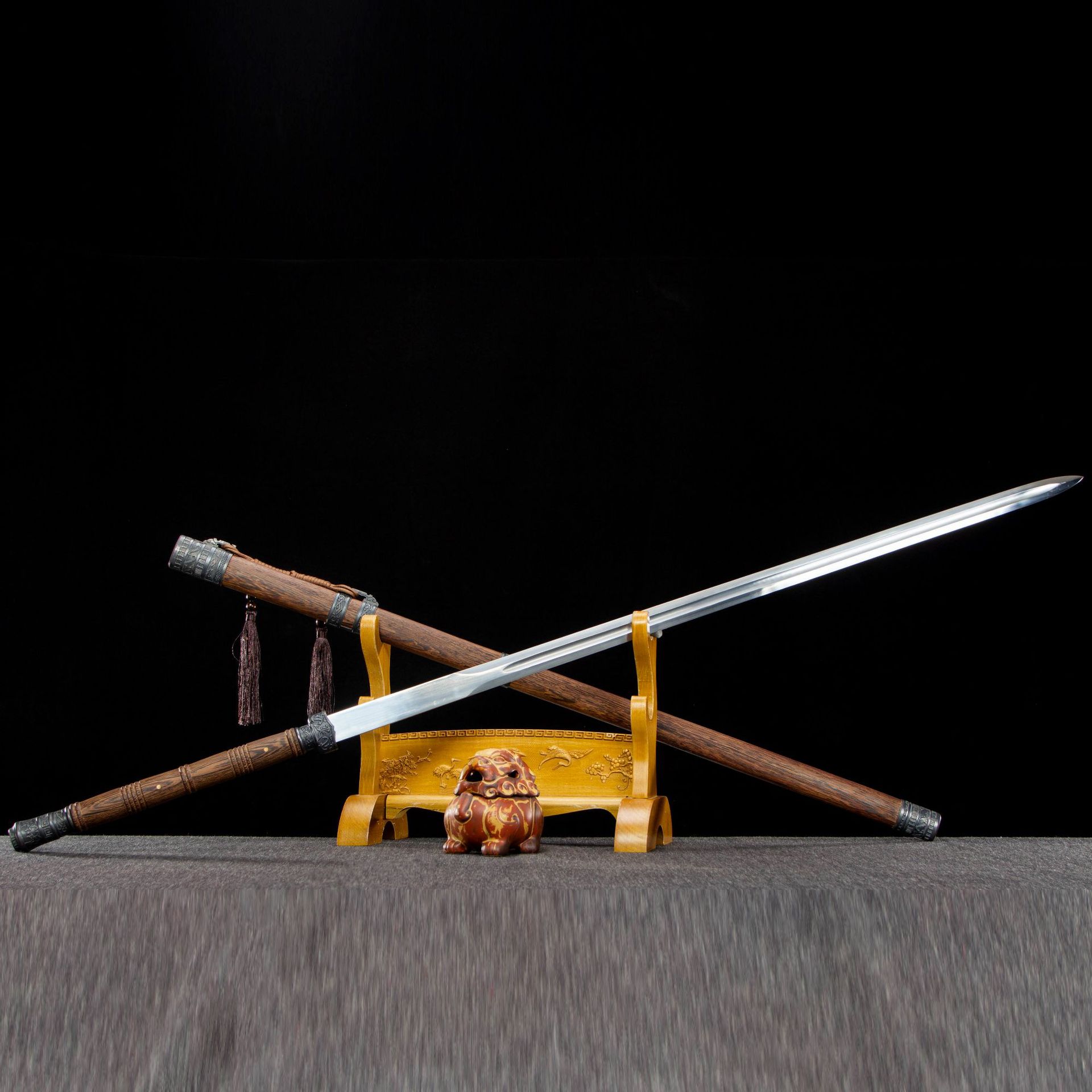 龙泉市刀剑手工锻打高锰钢双手剑戚家刀苗刀影视冷兵器收藏未开刃