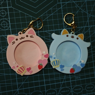 草莓王子橡胶吧唧徽章套动物变装 satomi 挂件背包链colon