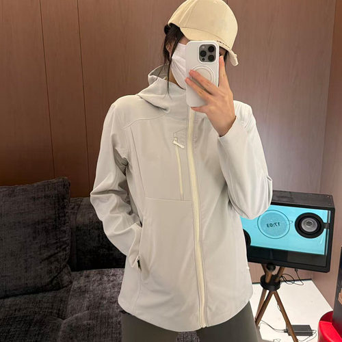 加绒短款显瘦保暖女士软壳衣