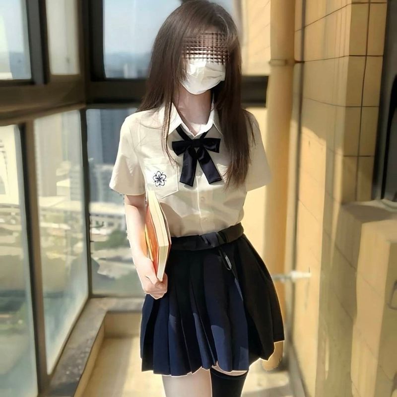 jk衬衫女夏季新款日系学院风宽松百搭上衣校供感纯色百褶裙两件套