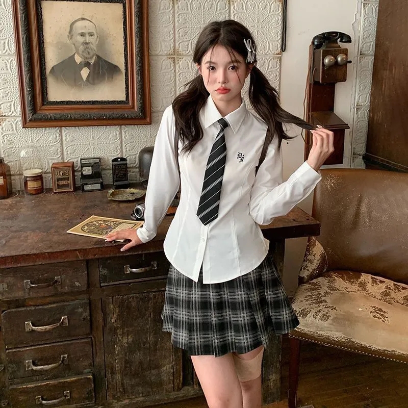 春秋原创JK制服白色长袖衬衫学院风收腰上衣刺绣设计感内搭衬衣女