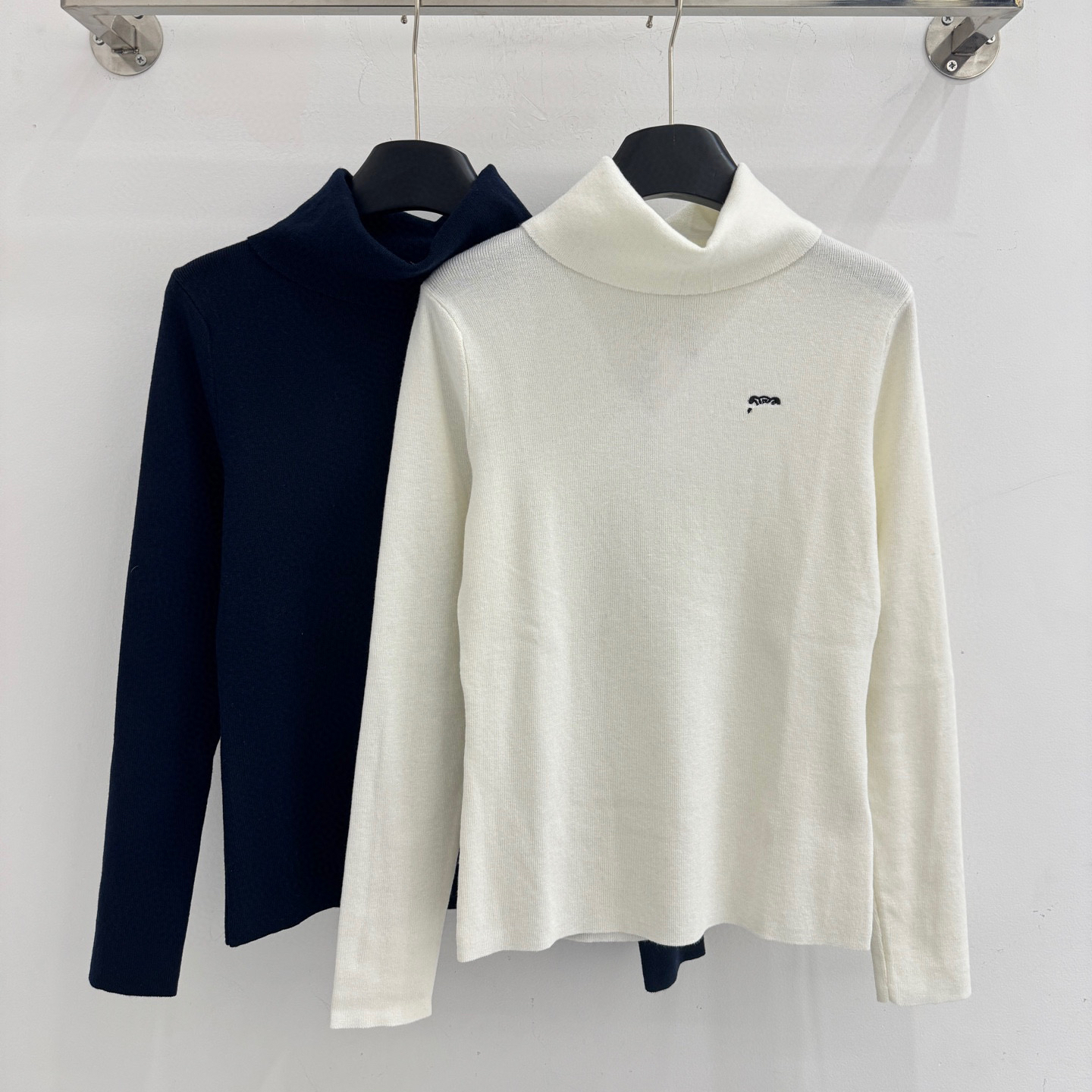 新款塞林高领胸前刺绣小标志修腰百搭长袖羊毛羊绒针织打底衫上衣