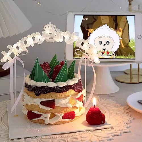 佳妍网红烘焙装饰摆件羊羊青草蛋糕草莓蜡烛生日快乐发光灯插件