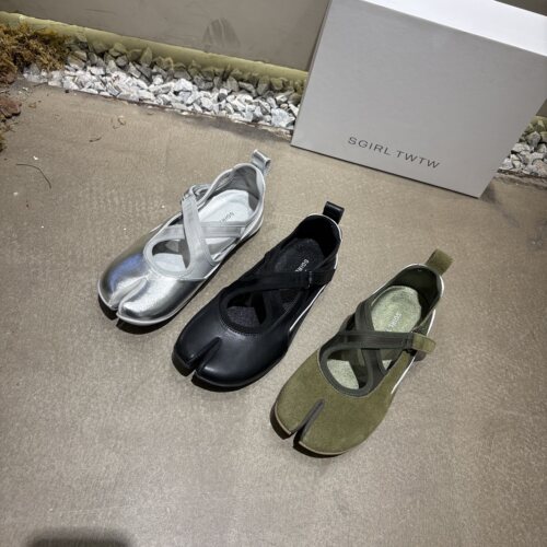 SGIRL TWTW2026新款分趾休闲鞋交叉平底玛丽珍鞋百搭马蹄芭蕾鞋