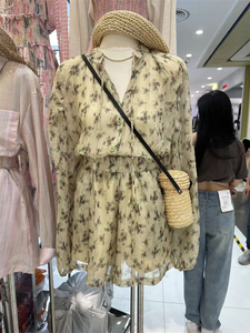 十三行女装2023新款法式薄款碎花防晒上衣休闲高腰短裤两件套装