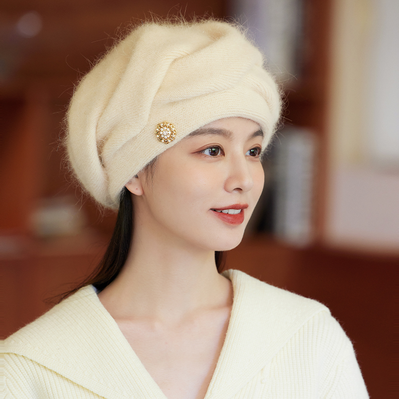 蓝诗梦戴新款针织帽时尚潮流