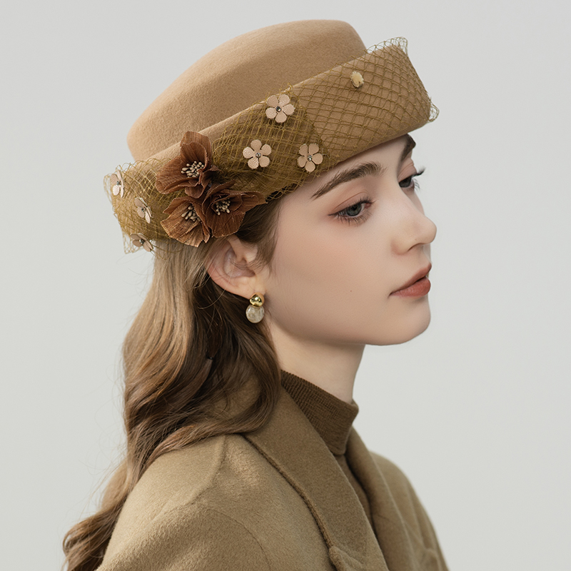 2025年新款优雅复古贝雷帽女花朵网纱装饰帽子秋冬保暖时尚百搭帽