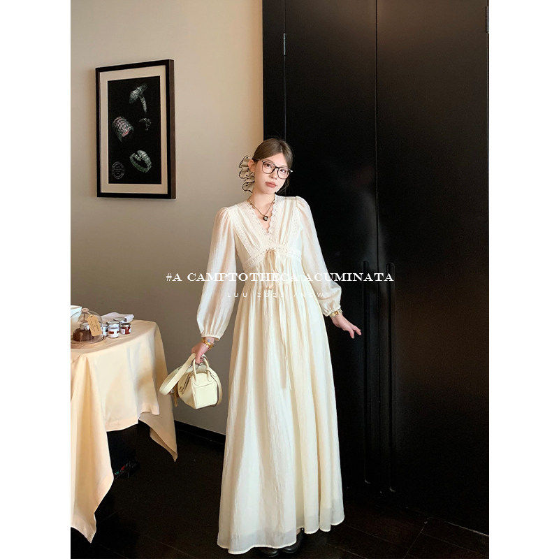 LUU桃喜儿/法式V领蕾丝连衣裙女秋内搭长袖裙子白色设计感长裙