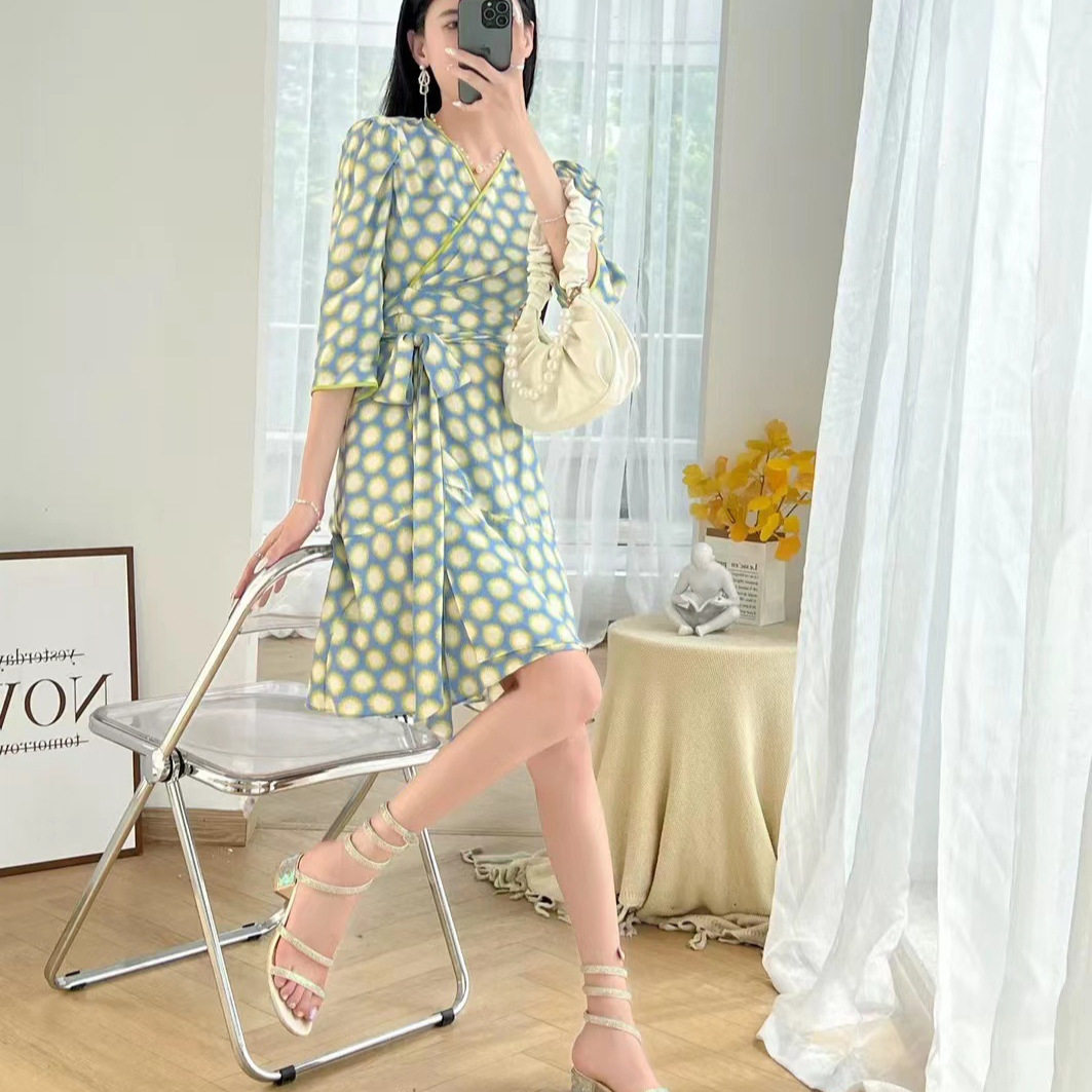 法式2025夏季新款女V领设计感蓝油画太阳花优雅风裹身连衣裙清仓