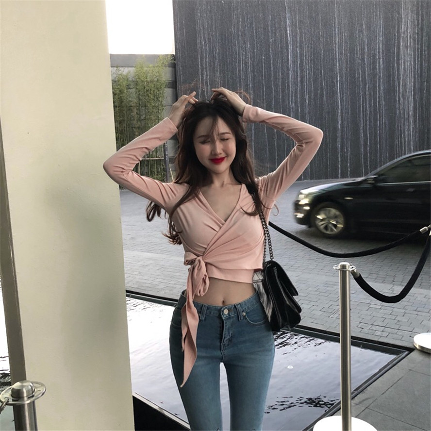 Short-style jacket with V-tie tie and tie