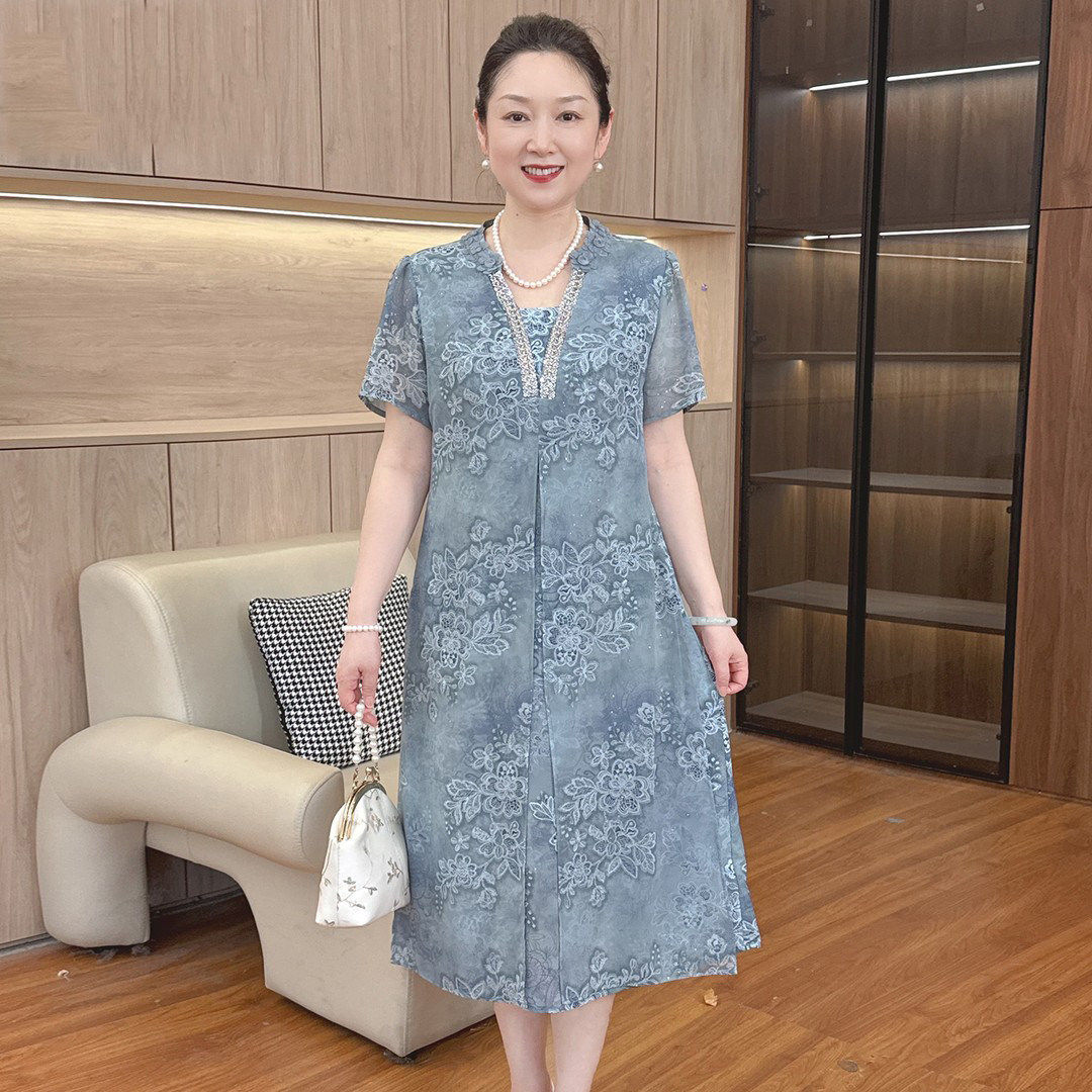 气质碎花优雅连衣裙女2026夏季