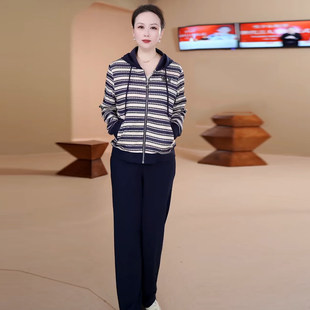 2026新款中老年女早春薄款条纹外套年轻妈妈春装端庄大气休闲套装