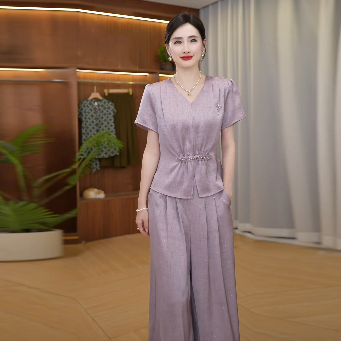 洋气妈妈夏装气质V领时尚套装