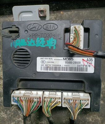 11年现代胜达经典车身电脑板