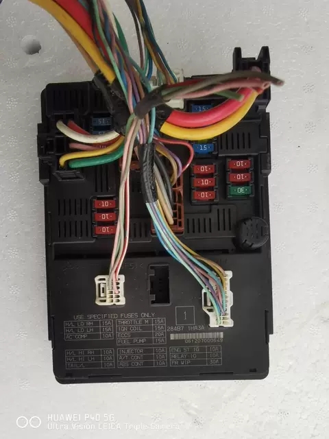 适用于日产玛驰新阳光N17室外机舱保险丝盒配电盒284B7 1HA3A拆车