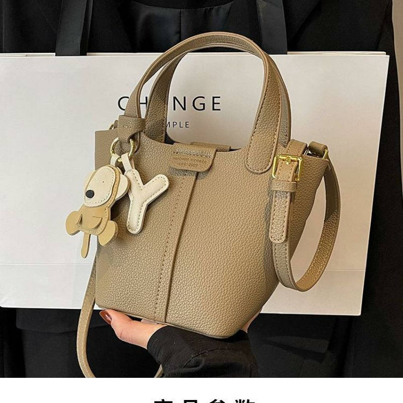 包包女设计感小众2025年女包新款斜挎包百搭水桶包高级感潮单肩包