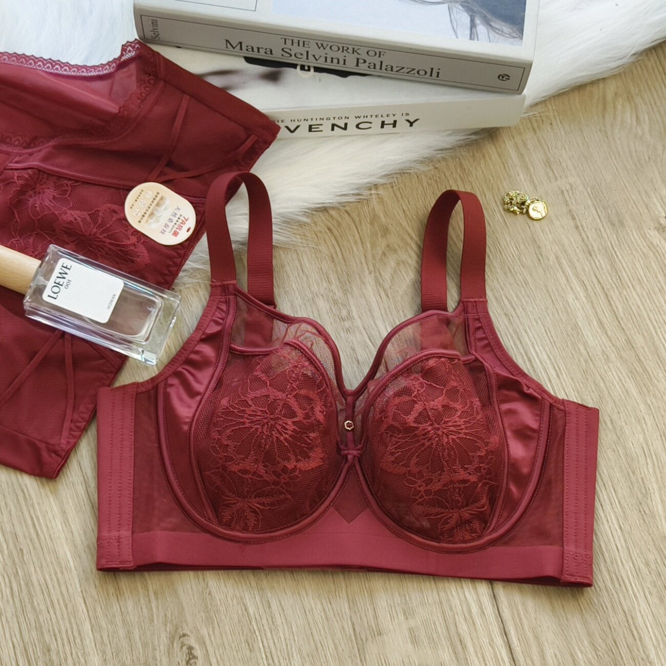 日本红色内衣女结婚新娘大胸显小防下垂收副乳龙年本命年文胸套装