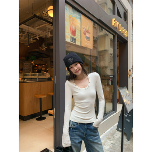 内搭打底衫 t恤女修身 上衣 小众设计感铆钉u领白色长袖 思玧SIONYUN