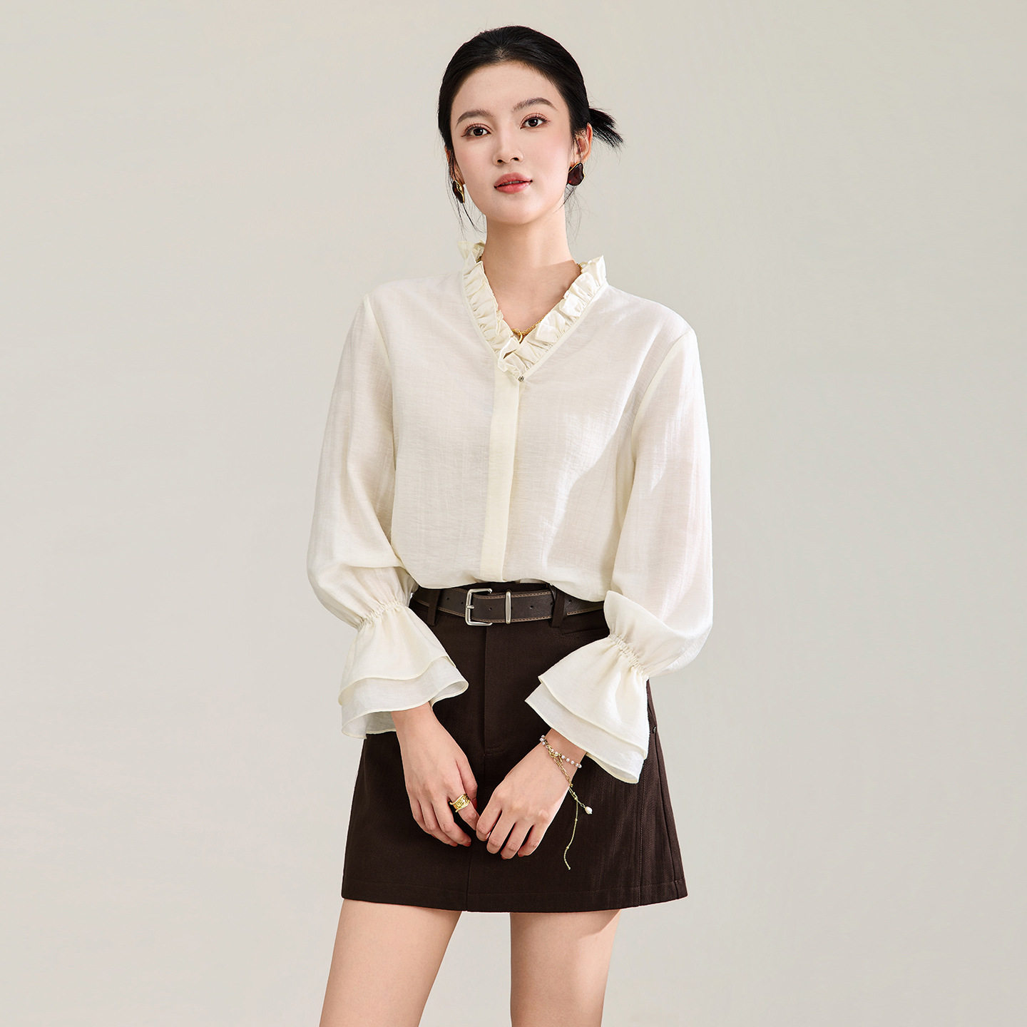 轻奢优雅老钱风衬衫女纯色木耳边领通勤减龄喇叭长袖上衣早秋新款