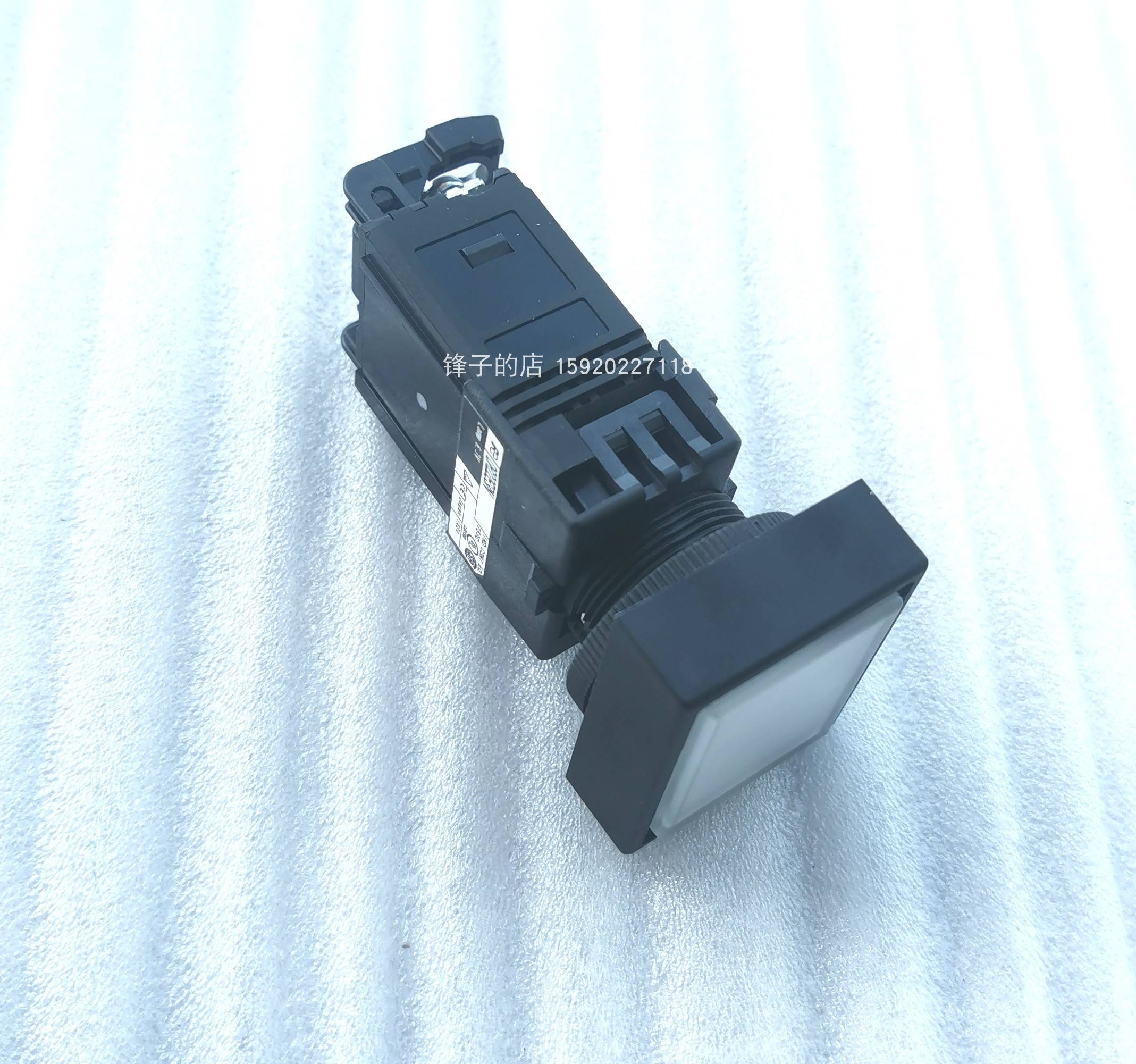 日本进口富士方形白色指示灯面板灯dr22e3n-m4w ac220v