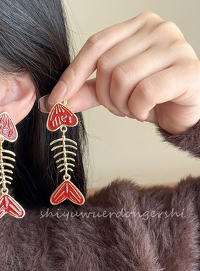 潮人金色鱼骨耳环红色爱心字母耳针个性甜酷海洋风小鱼耳夹无耳洞