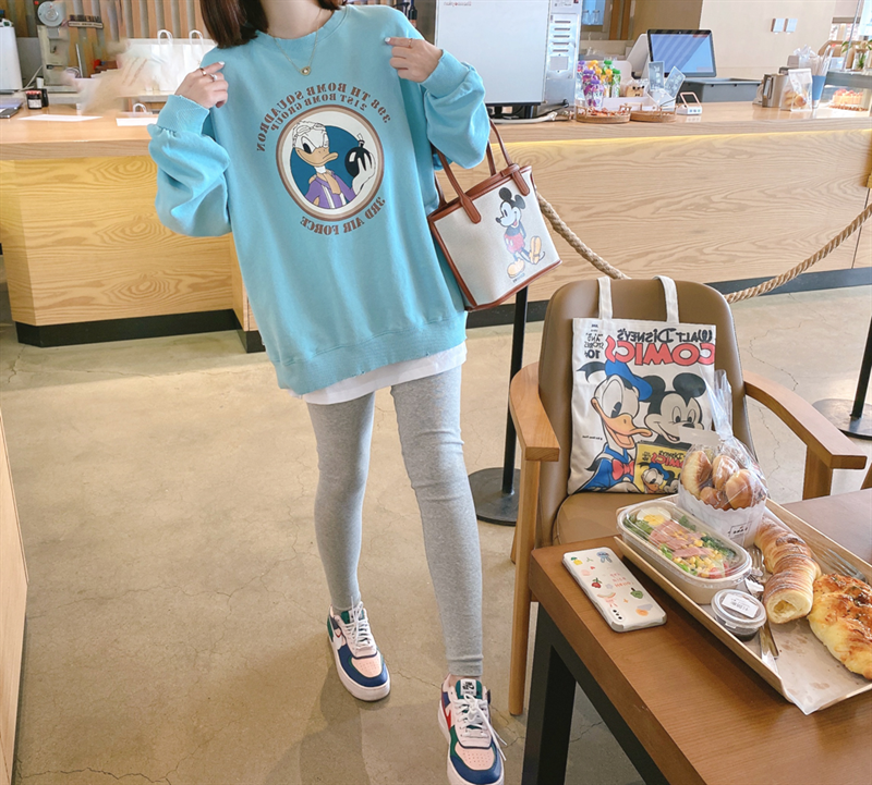 韩国东大门春秋季新款小清新天蓝卡通唐老鸭破洞边减龄卫衣女宽松