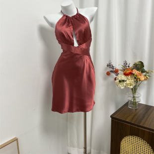 小俞家 性感纯欲风棕色挂脖露背连衣裙缎面收腰短裙2025夏 lulu