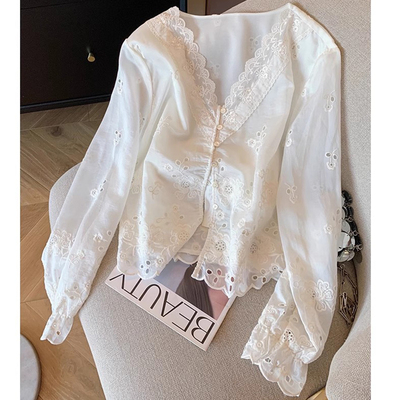 秋季法式镂空蕾丝V领高级感上衣