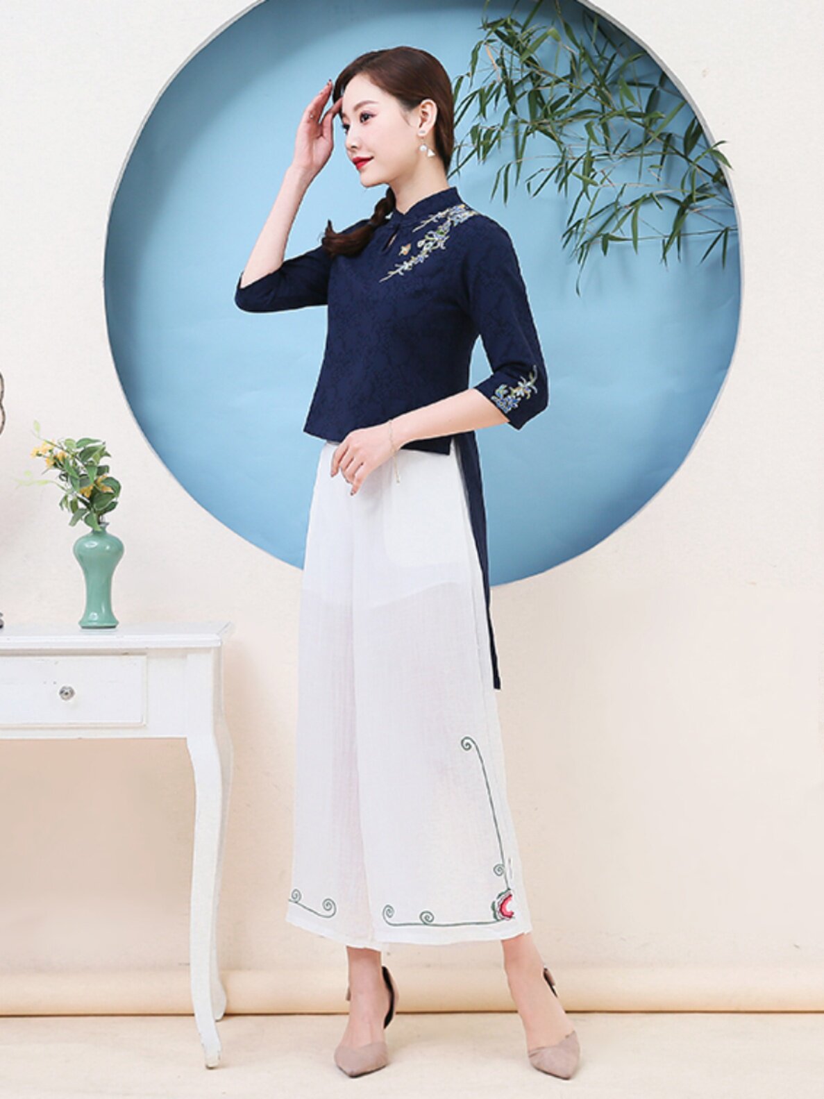 [SPECIAL CLEARANCE] ETHNIC STYLE EMBROIDERED COTTON LINEN PLATE BUCKLE STAND COLLAR IMPROVED WAIST CHINESE DESIGN SENSE SHIRT TOP