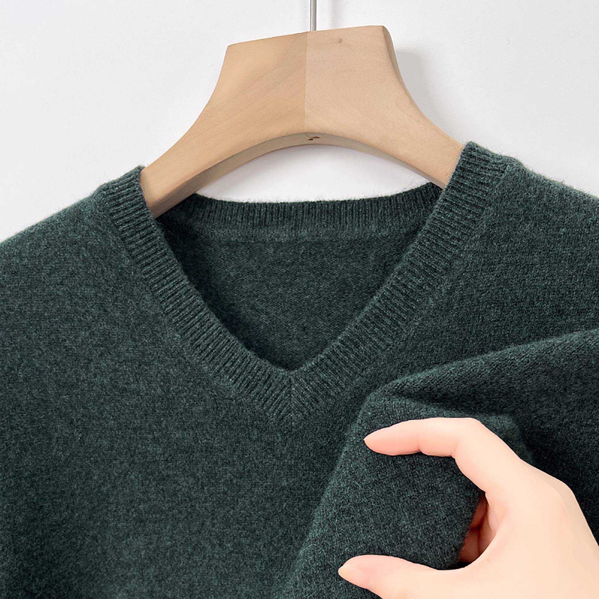 冬季男纯羊毛衫V领商务休闲加厚