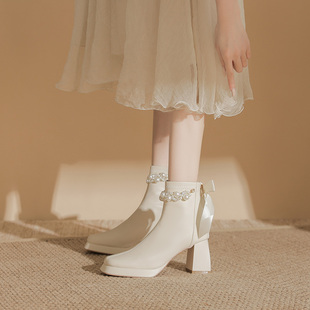 白色短靴女春秋单靴2024新款真皮瘦瘦靴粗跟仙气高跟靴子女配裙子