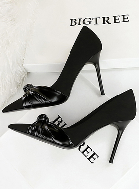 设计感黑色气质细跟单鞋女2025年春季新款法式职业尖头绒面高跟鞋