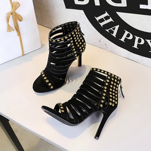 法式气质罗马细跟高跟凉鞋女款2025新款夏季配阔腿裤的鞋铆钉凉靴