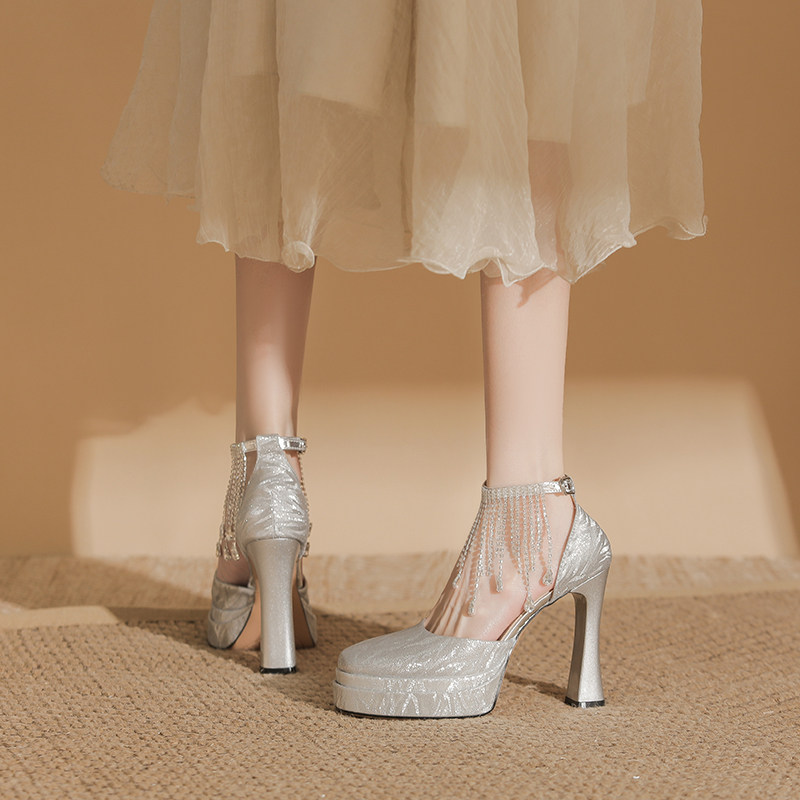 一字扣防水台配裙子高跟鞋不累脚女粗跟12cm香槟色小个子流苏婚鞋