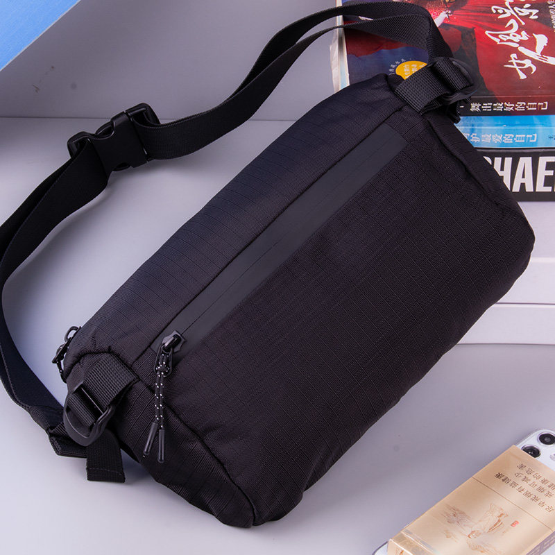 胸包男2025新款斜挎包男款胸前小背包大容量运动腰包简约休闲便携