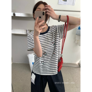 奶思家NICE STUDIO-2026夏上新条纹helloKitty刺绣短袖T恤女1251