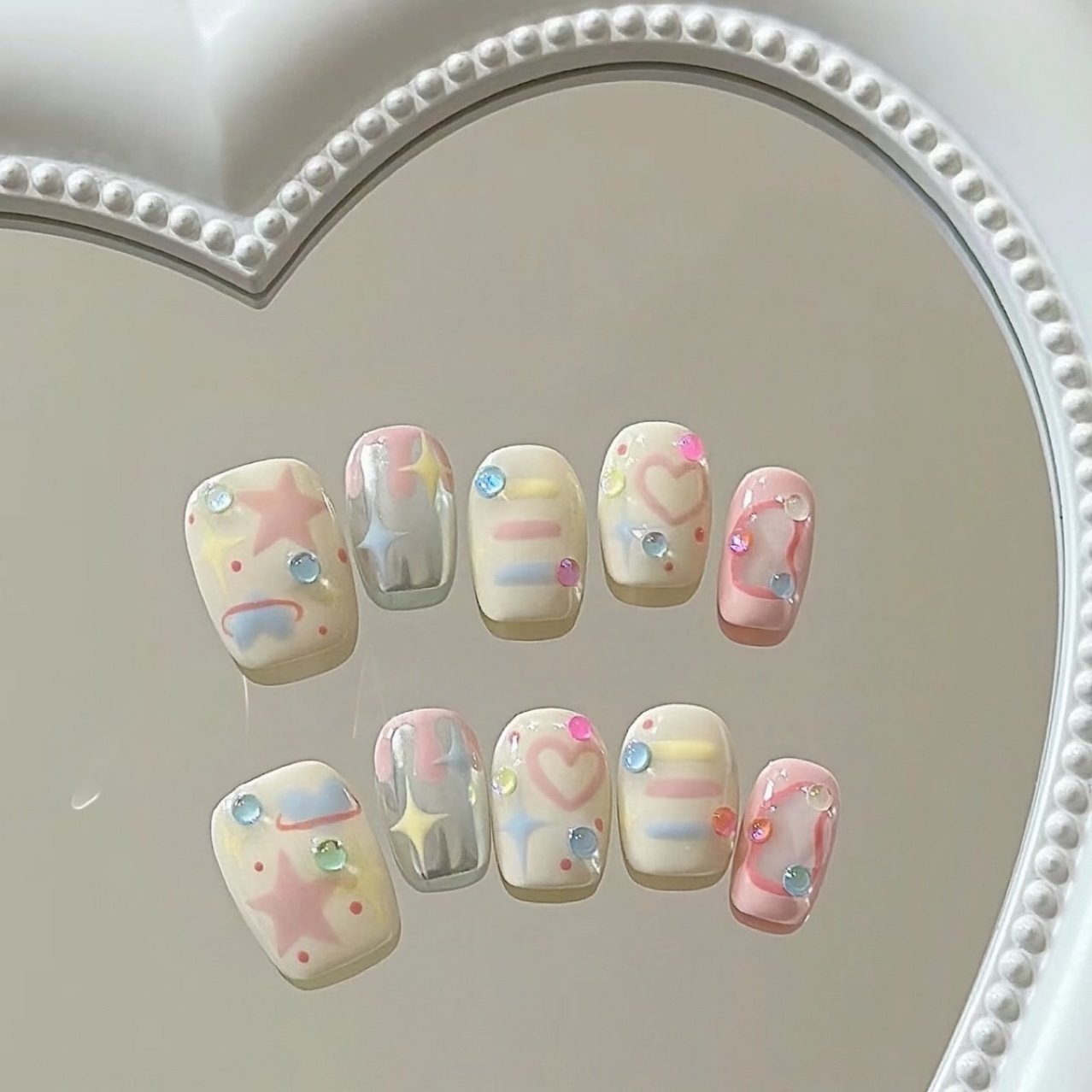 涂鸦星星夏日清新多巴胺碎钻马卡龙手绘爱心流体法式穿戴甲贴片,彩妆/香水/美妆工具,穿戴甲/甲片,淘宝优惠券,粉丝福利购,淘宝优惠卷