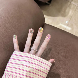 多巴胺彩虹人鱼珠手工穿戴甲可爱少女心显白可拆卸美甲短款学生党