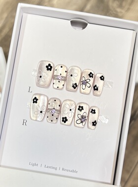 温柔浅紫色宽光闪亮猫眼手绘美甲